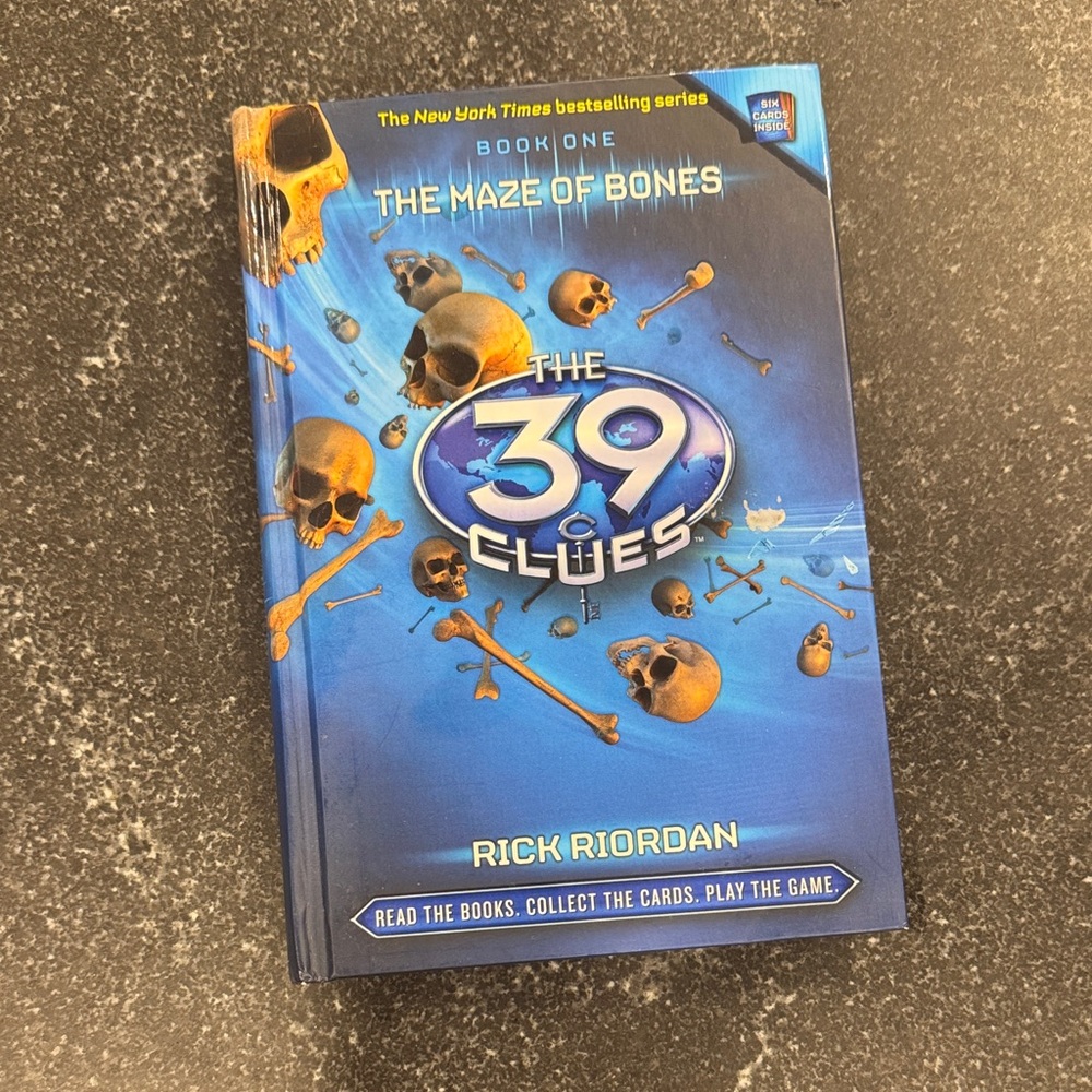 The 39 Clues: The Maze of Bones Book hardback 6 cards included